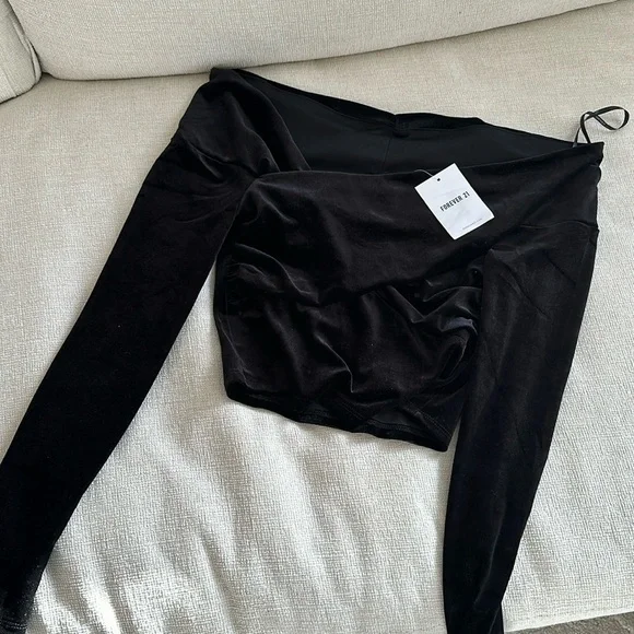 Women’s Forever 21 Velvet Cold Shoulder Blouse - Picture 1 of 4